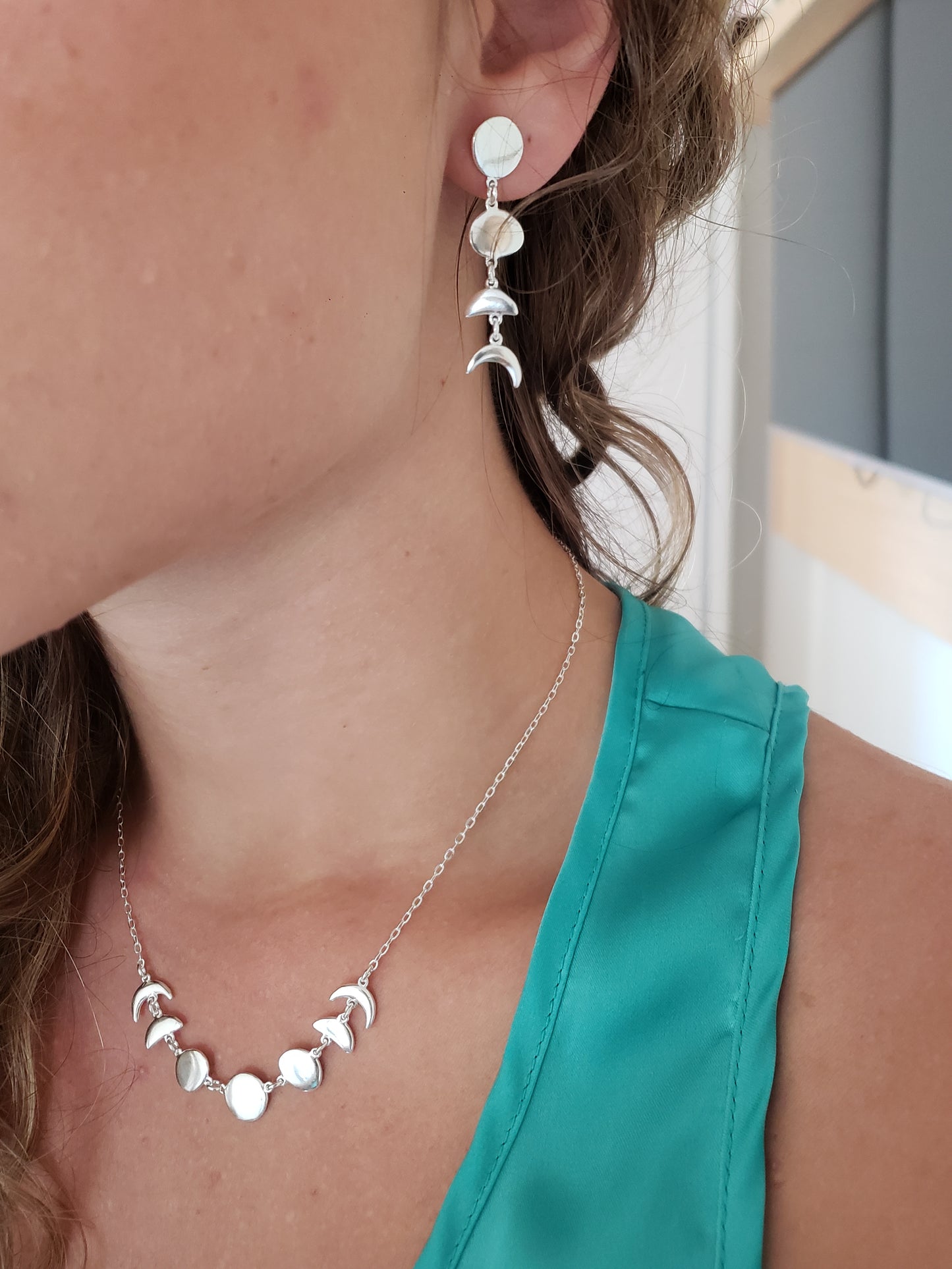 Colar Fases da Lua Prata e Banho de Ouro 18k usekahla.com