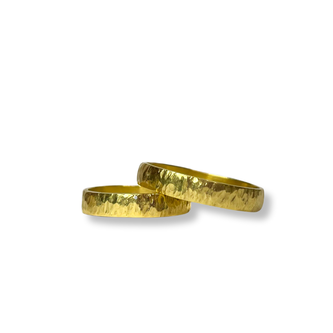 Par de Alianças Rústicas Ouro 18k Kahla