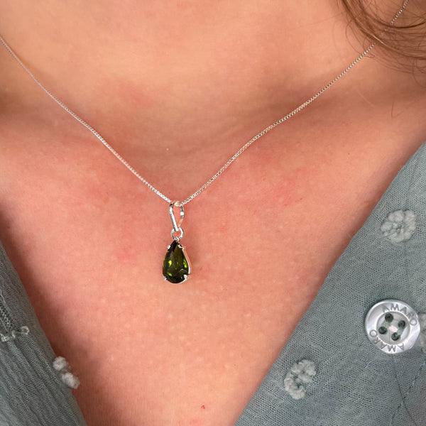 Pingente Ilumiara Turmalina verde e Prata Kahla