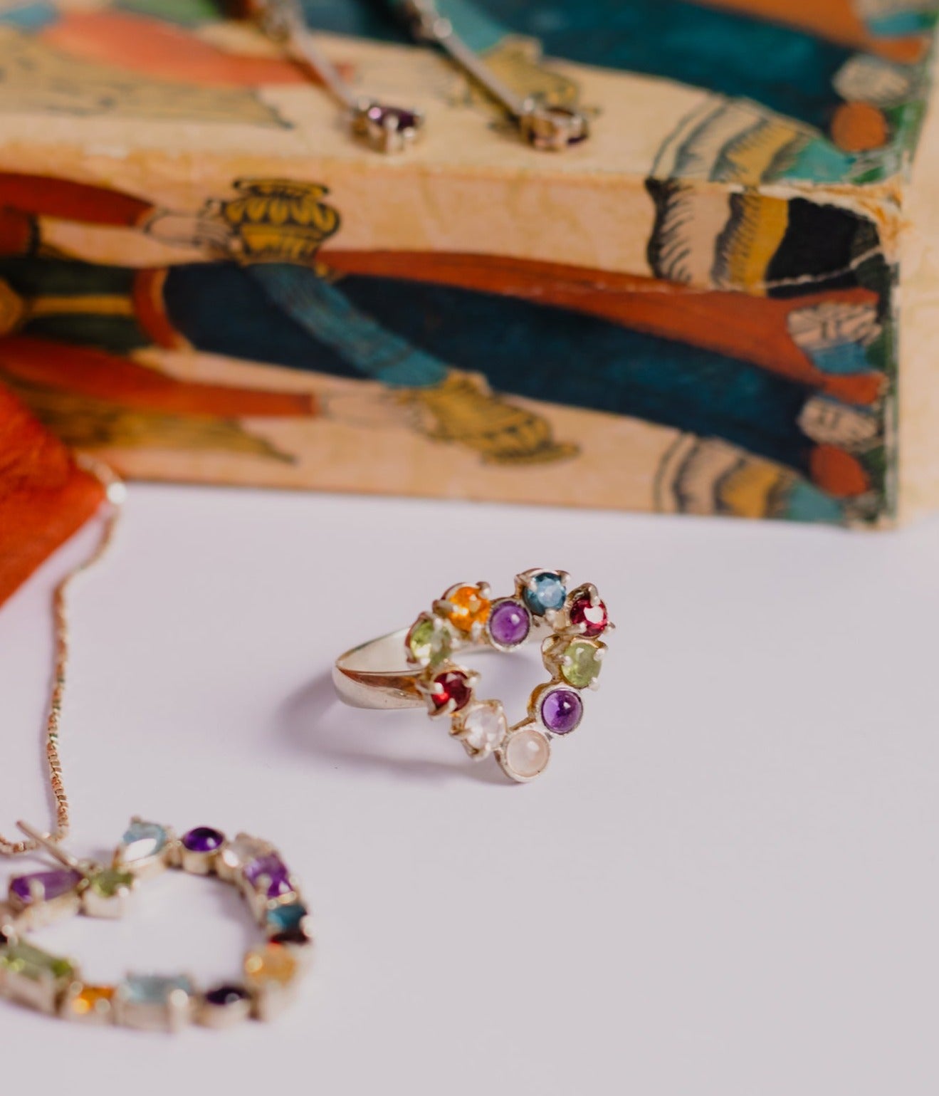 Anel Doux Coração Ametista, Granada,Granada Laranja Quartzo rosa, Peridoto, Topázio London e Prata Kahla