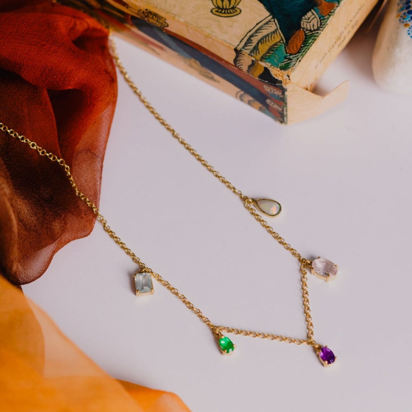 Colar Te Amo Topázio Azul, Esmeralda, Ametista, Morganita, Opala e Prata com Banho de Ouro 18k Kahla