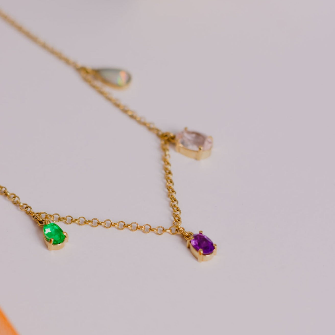 Colar Te Amo Topázio Azul, Esmeralda, Ametista, Morganita, Opala e Prata com Banho de Ouro 18k Kahla