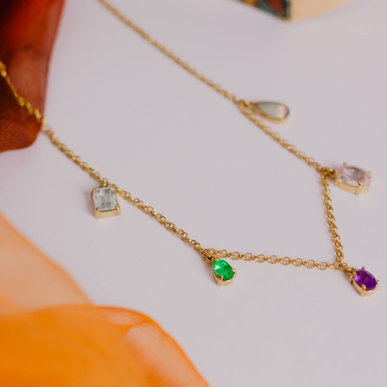 Colar Te Amo Topázio Azul, Esmeralda, Ametista, Morganita, Opala e Prata com Banho de Ouro 18k Kahla