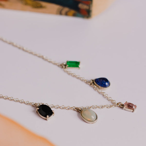 Colar Sorte Safira, Opala, Rubelita,Tanzanita, Esmeralda e Prata Kahla