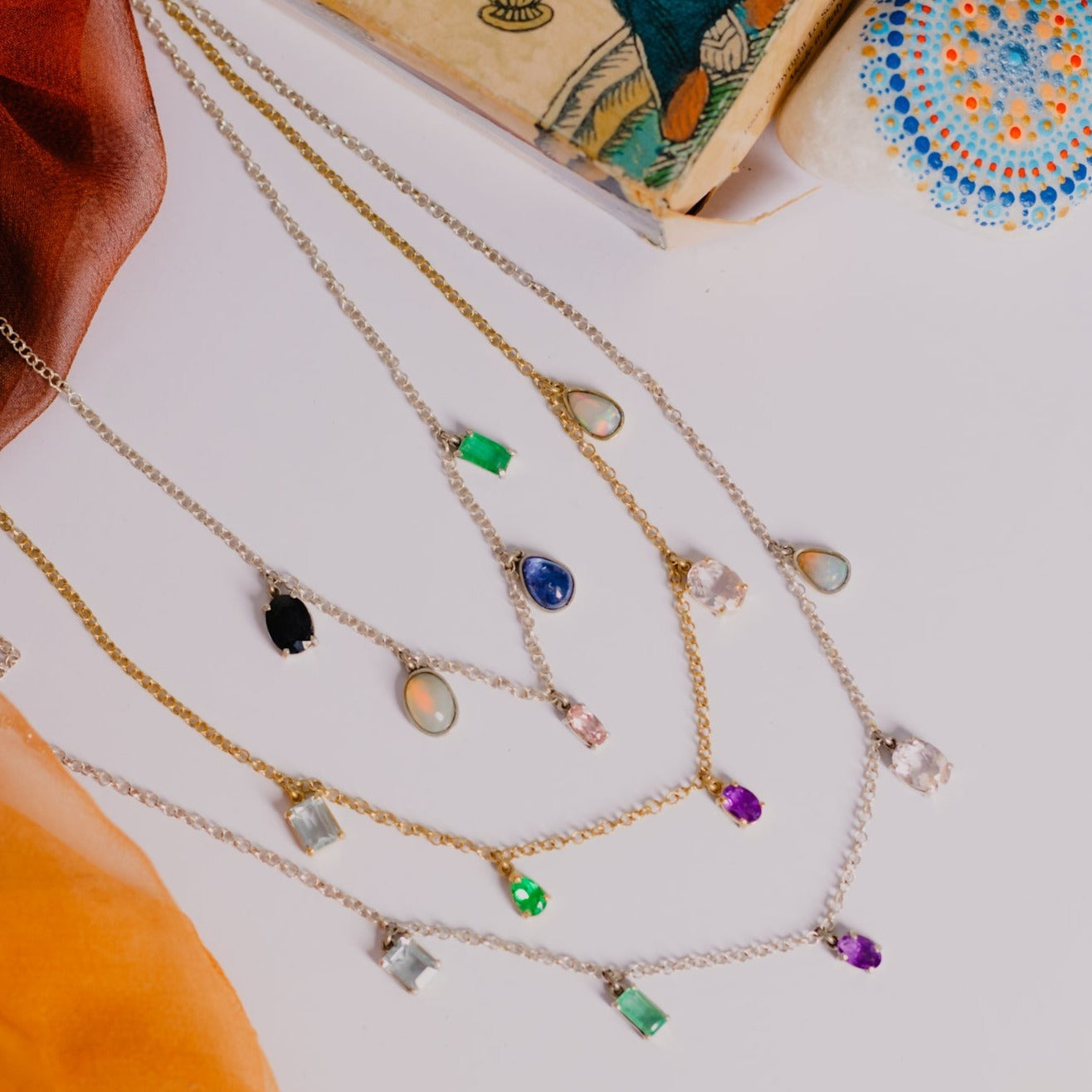 Colar Te Amo Topázio Azul, Esmeralda, Ametista, Morganita, Opala e Prata com Banho de Ouro 18k Kahla