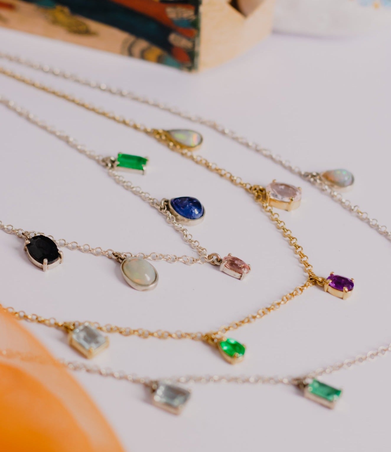 Colar Te Amo Topázio Azul, Esmeralda, Ametista, Morganita, Opala e Prata com Banho de Ouro 18k Kahla