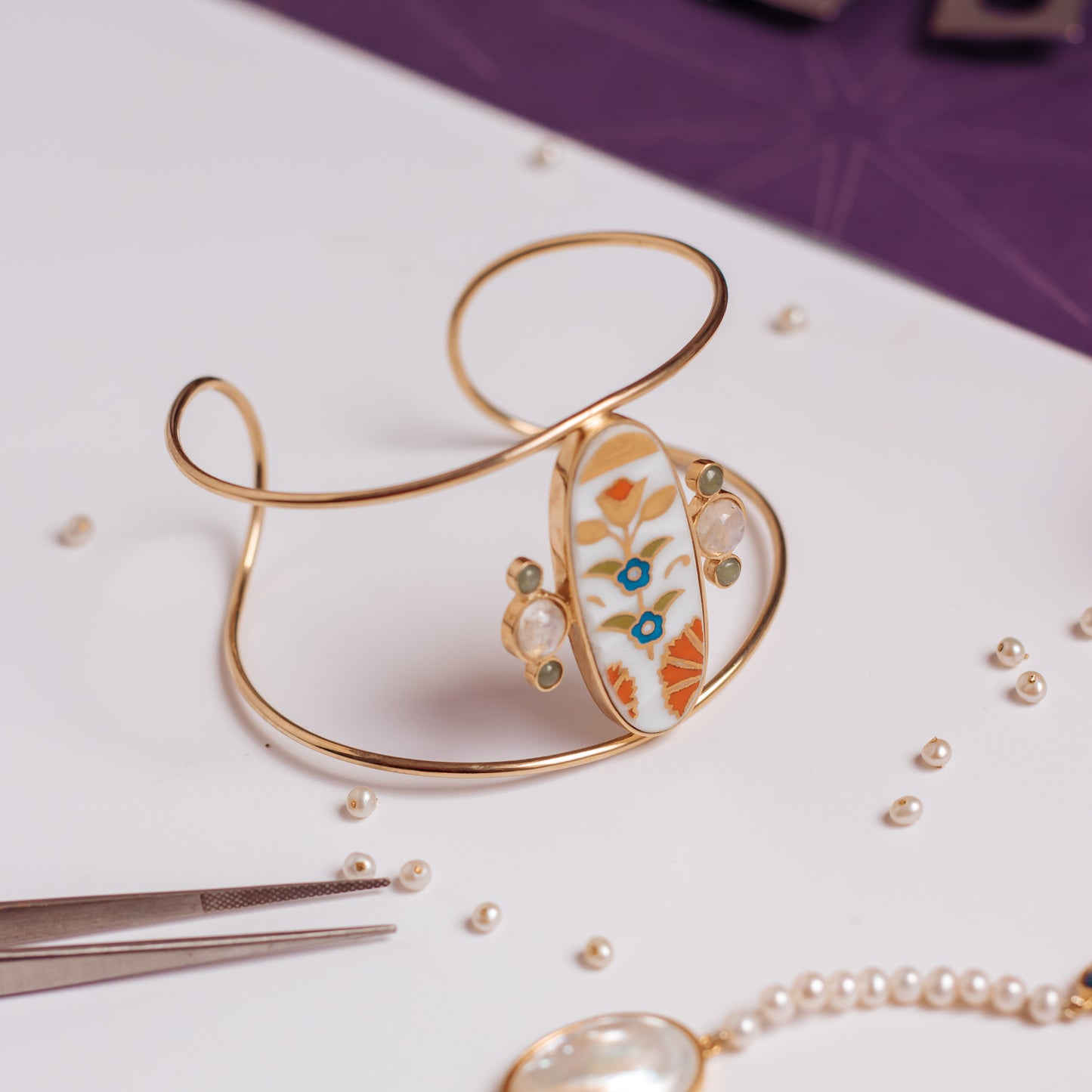 Pulseira Yao Gold II Porcelana, Jade, Pedra da Lua e Prata com Banho de Ouro 18k Kahla