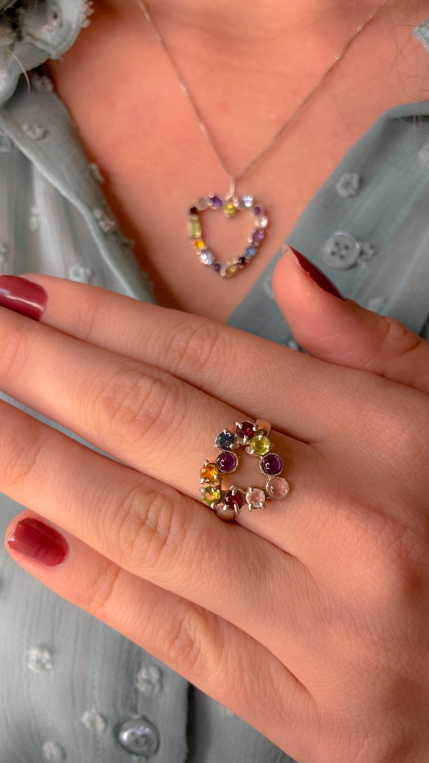 Anel Doux Coração Ametista, Granada,Granada Laranja Quartzo rosa, Peridoto, Topázio London e Prata Kahla
