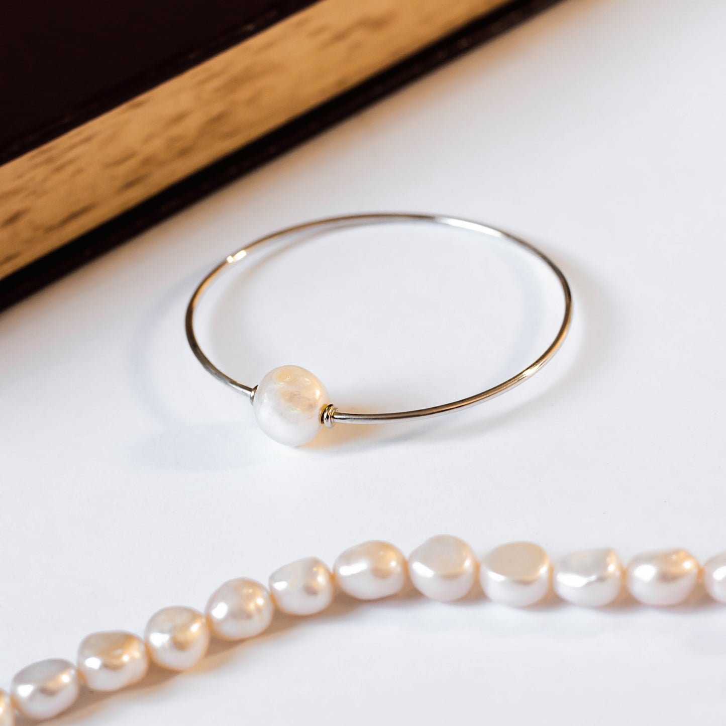 Pulseira Maria Rita Pérola Barroca e Prata usekahla.com