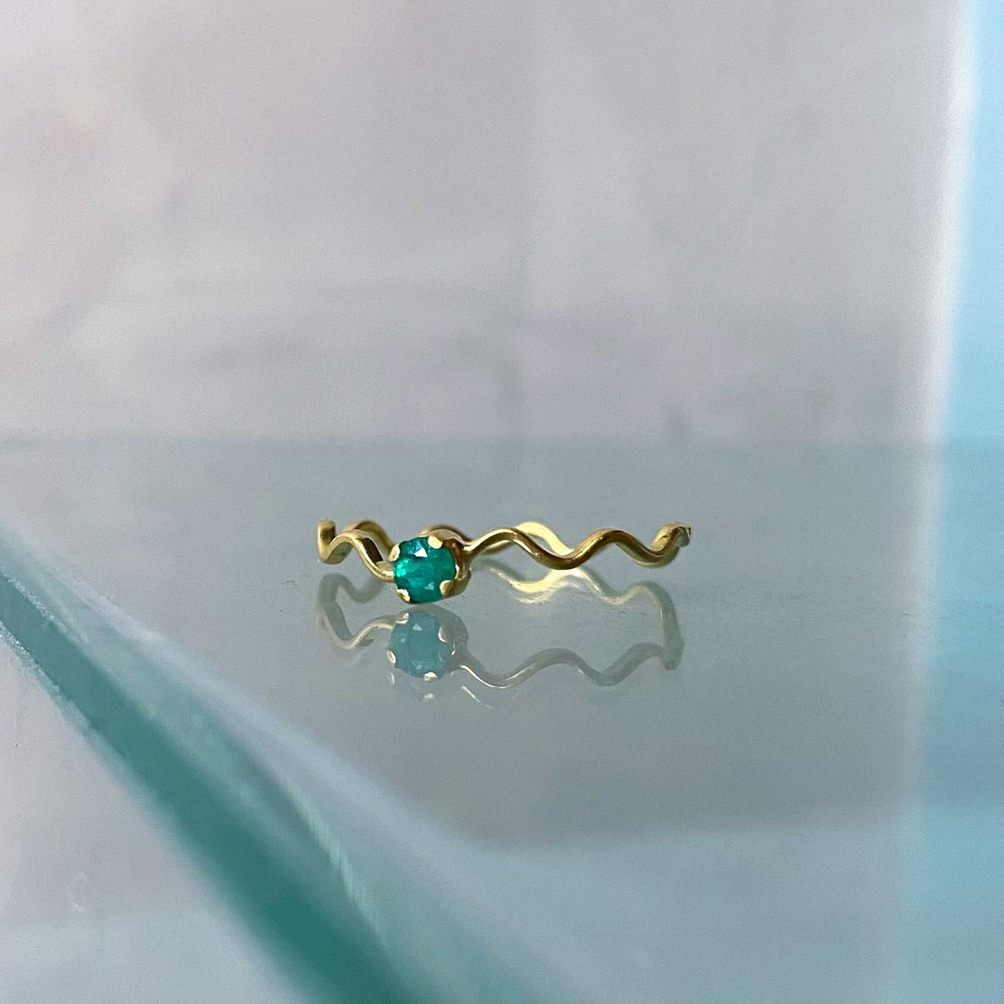Anel Aquarii Esmeralda e Ouro18k Kahla