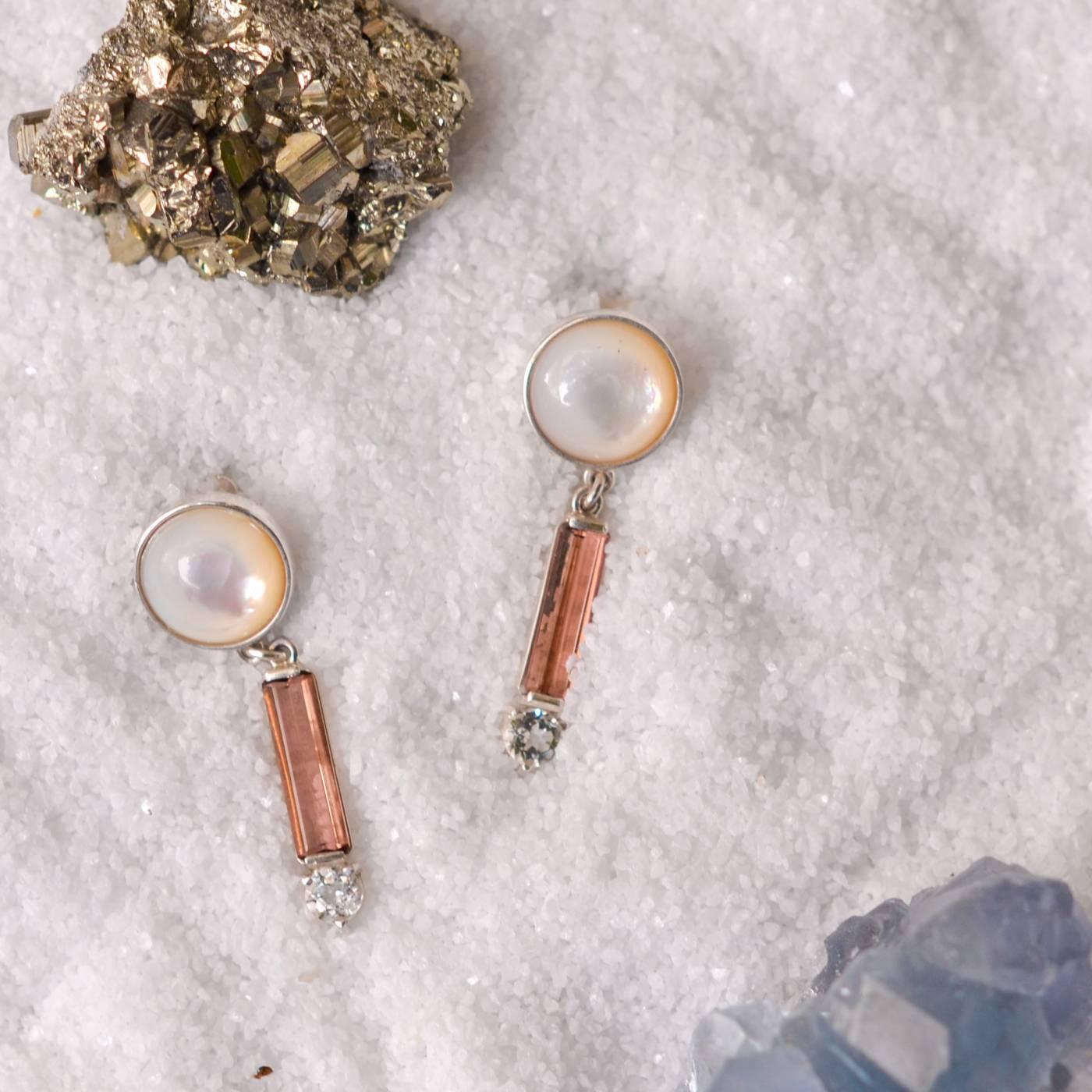 Brinco Amor do Mar | Madrepérola, Turmalina Rosa e Topázio usekahla.com