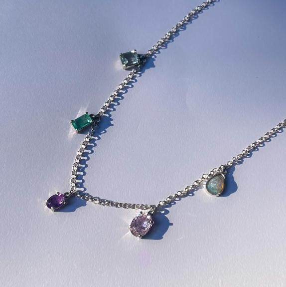 Colar Te Amo Topázio Azul, Esmeralda, Ametista, Morganita, Opala e Prata com Banho de Ouro 18k Kahla