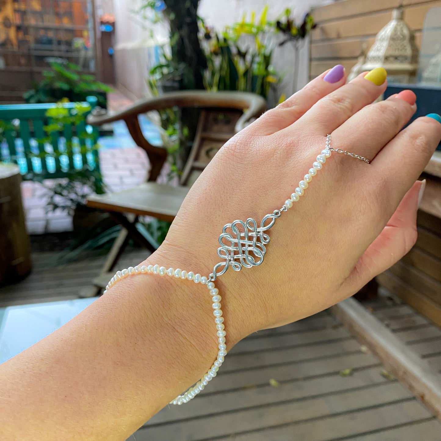 Pulseira de Mão Nó Cósmico | Pérolas e Prata usekahla.com