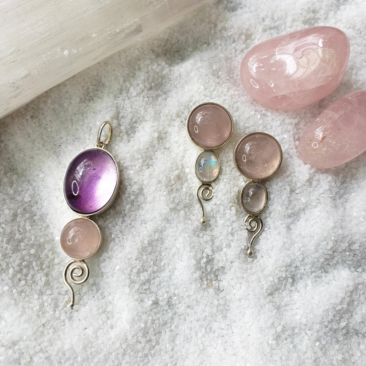 Brinco Odara Quartzo Rosa, Pedra da Lua e Prata usekahla.com