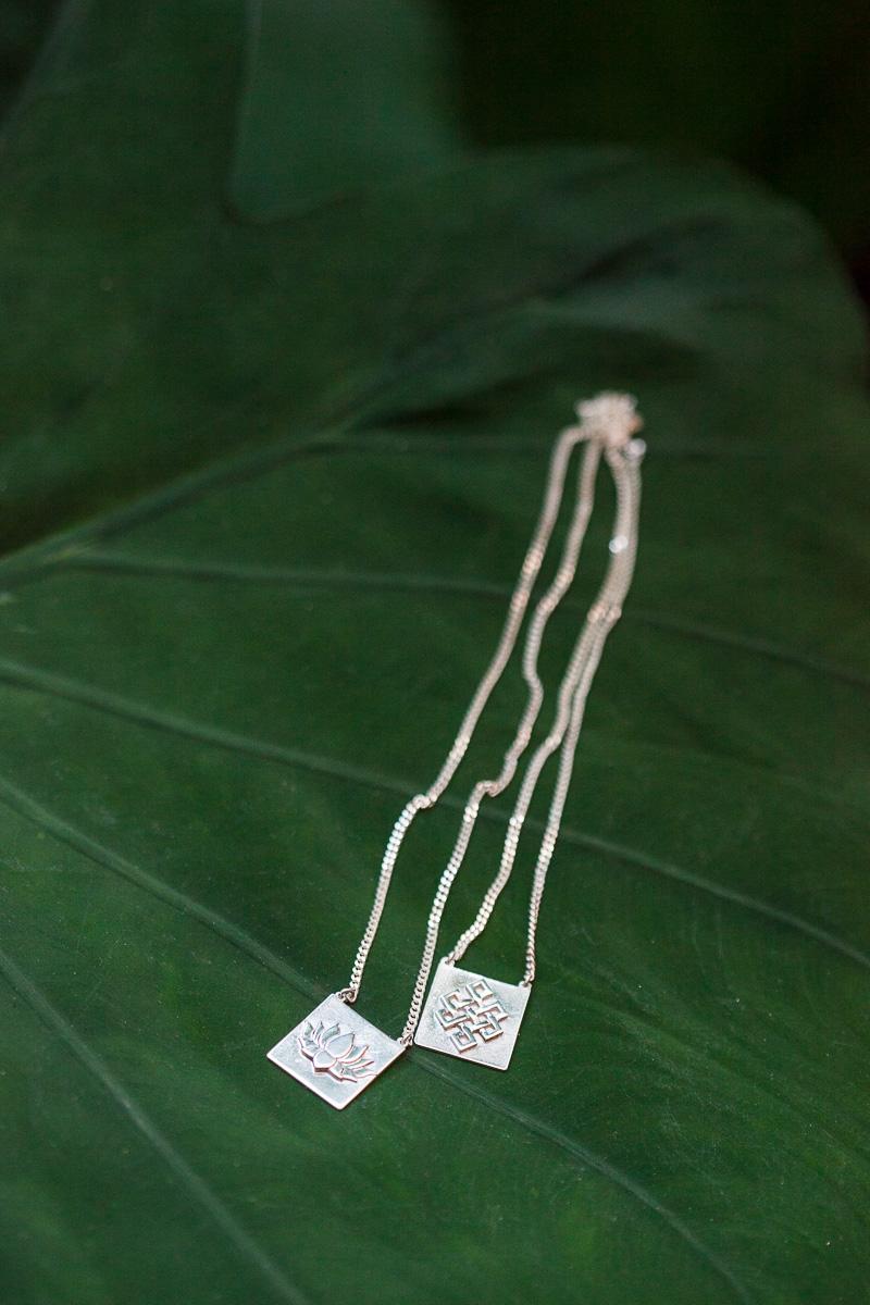 Escapulário Flor de Lótus & Nó Infinito | Prata usekahla.com