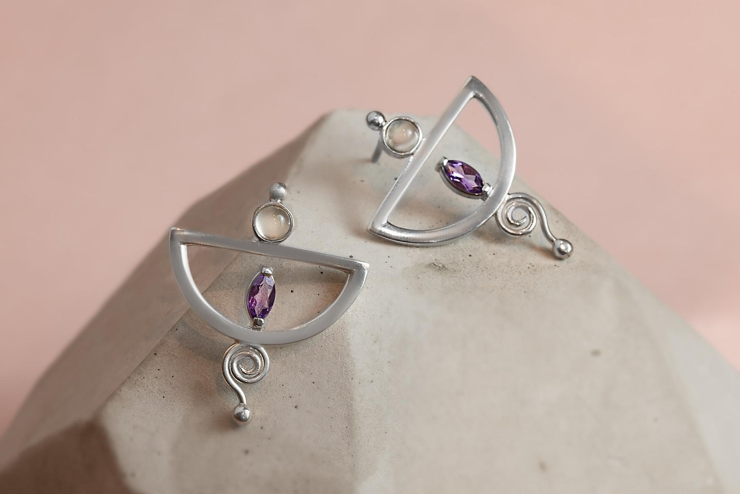 Conjunto Odara em Ametista & Pedra da Lua usekahla.com
