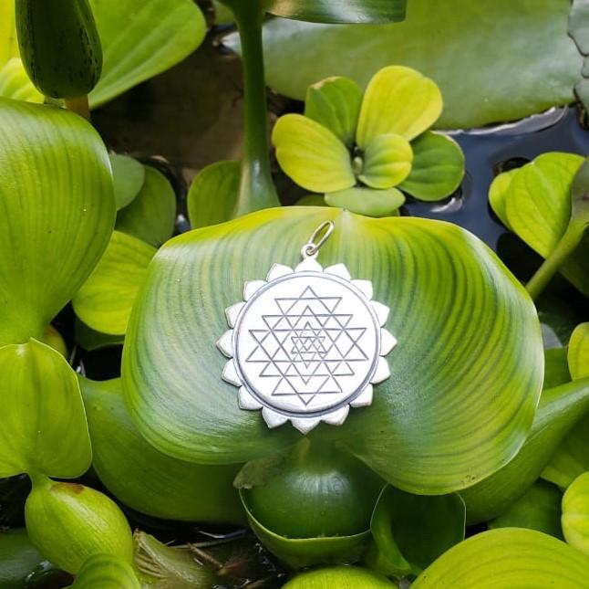 Pingente Medalha Sri Yantra | Prata 925 usekahla.com