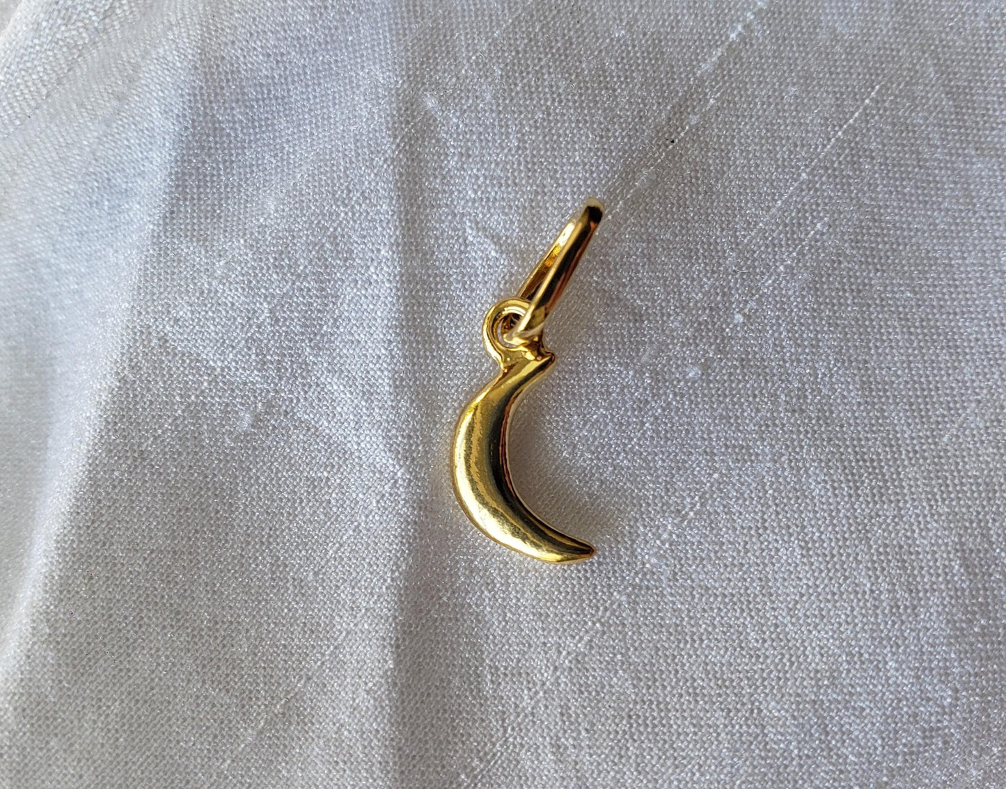 Pingente Lua Crescente Mini | Prata 925 e banho de ouro 18k usekahla.com