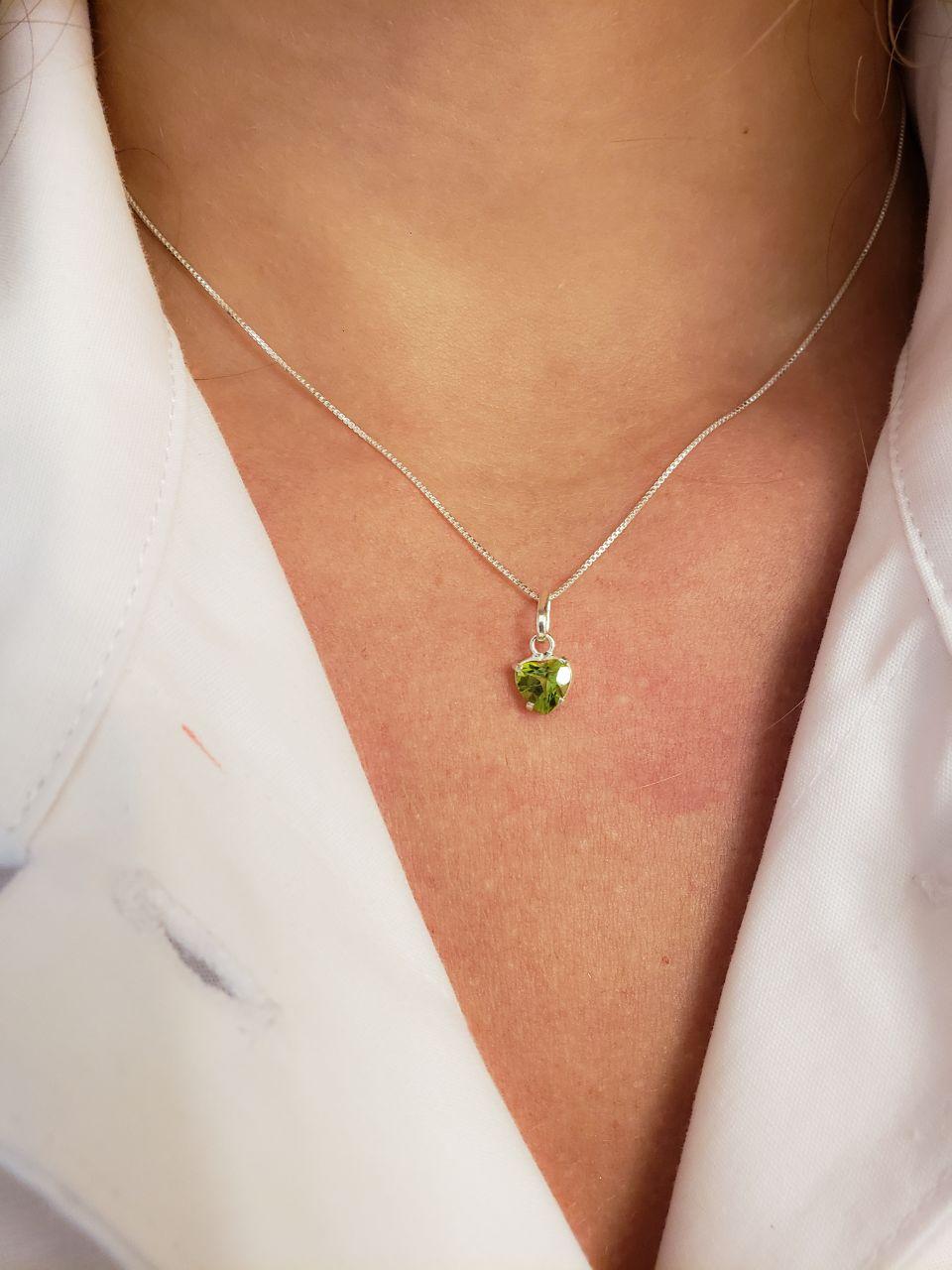 Pingente Ilumiara pequeno | Peridoto e Prata 925 usekahla.com