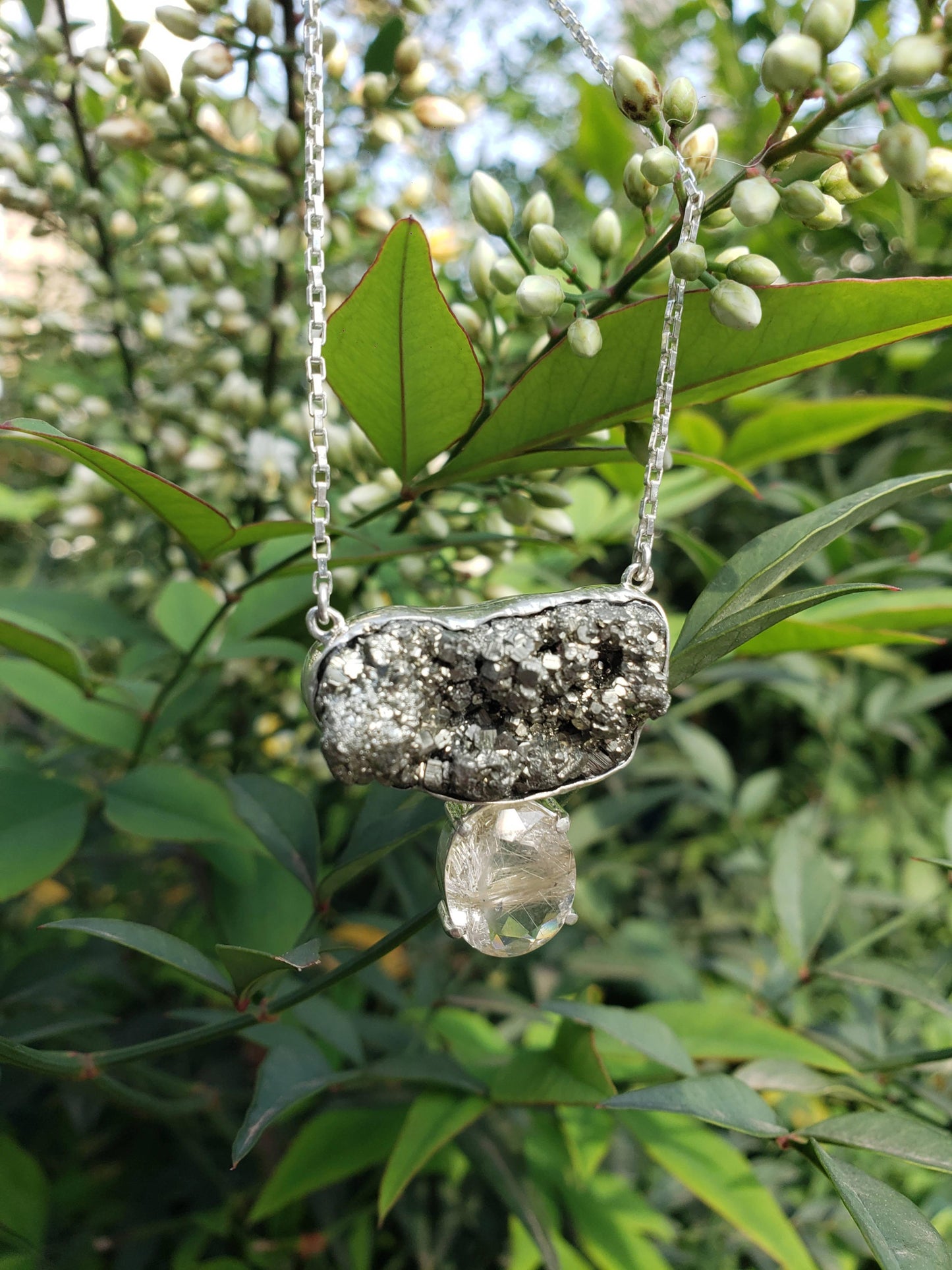 Colar Luz Cósmica| Pirita, Quartzo Rutilado e Prata 925 usekahla.com