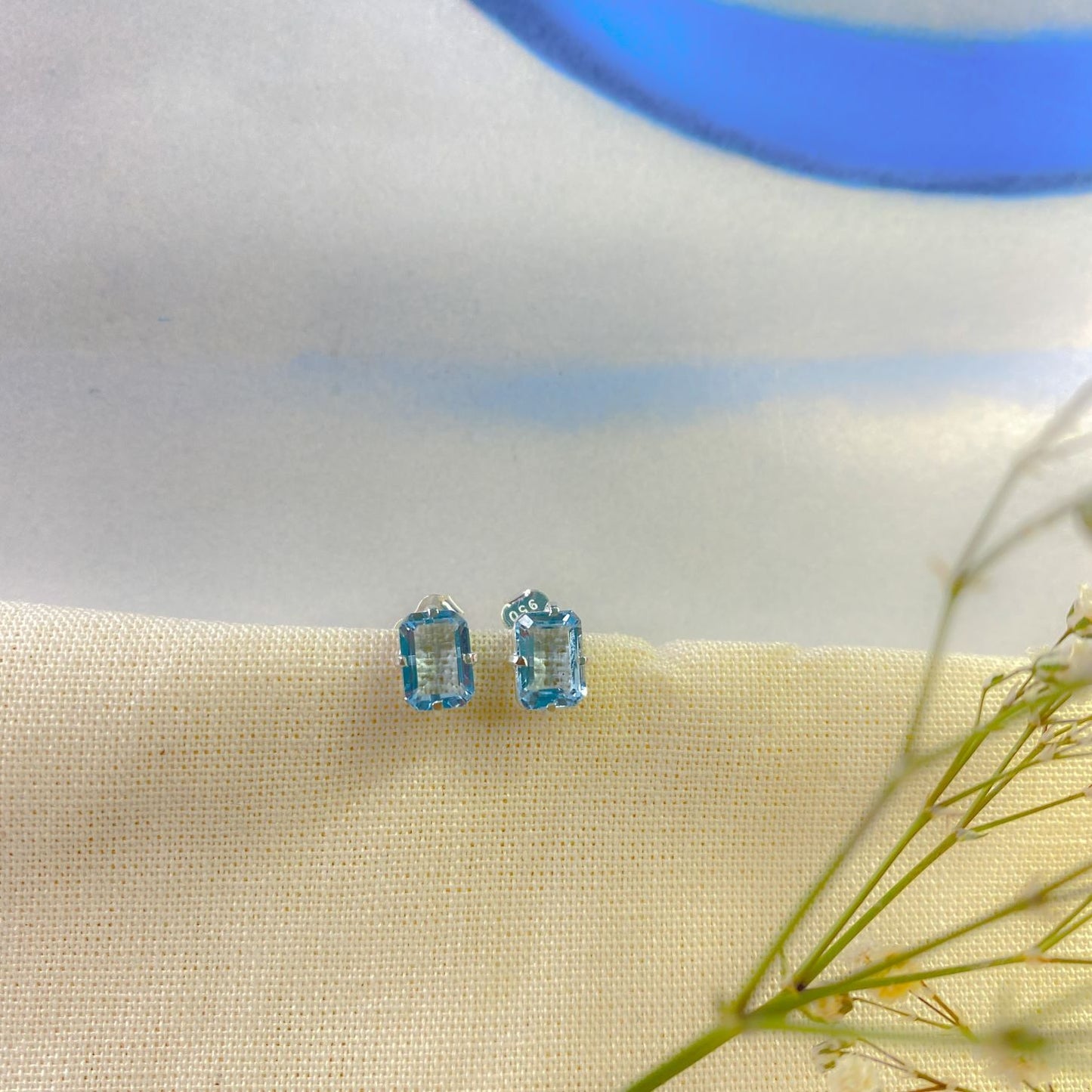 Brinco Ilumiara | Tópazio Azul e Prata usekahla.com