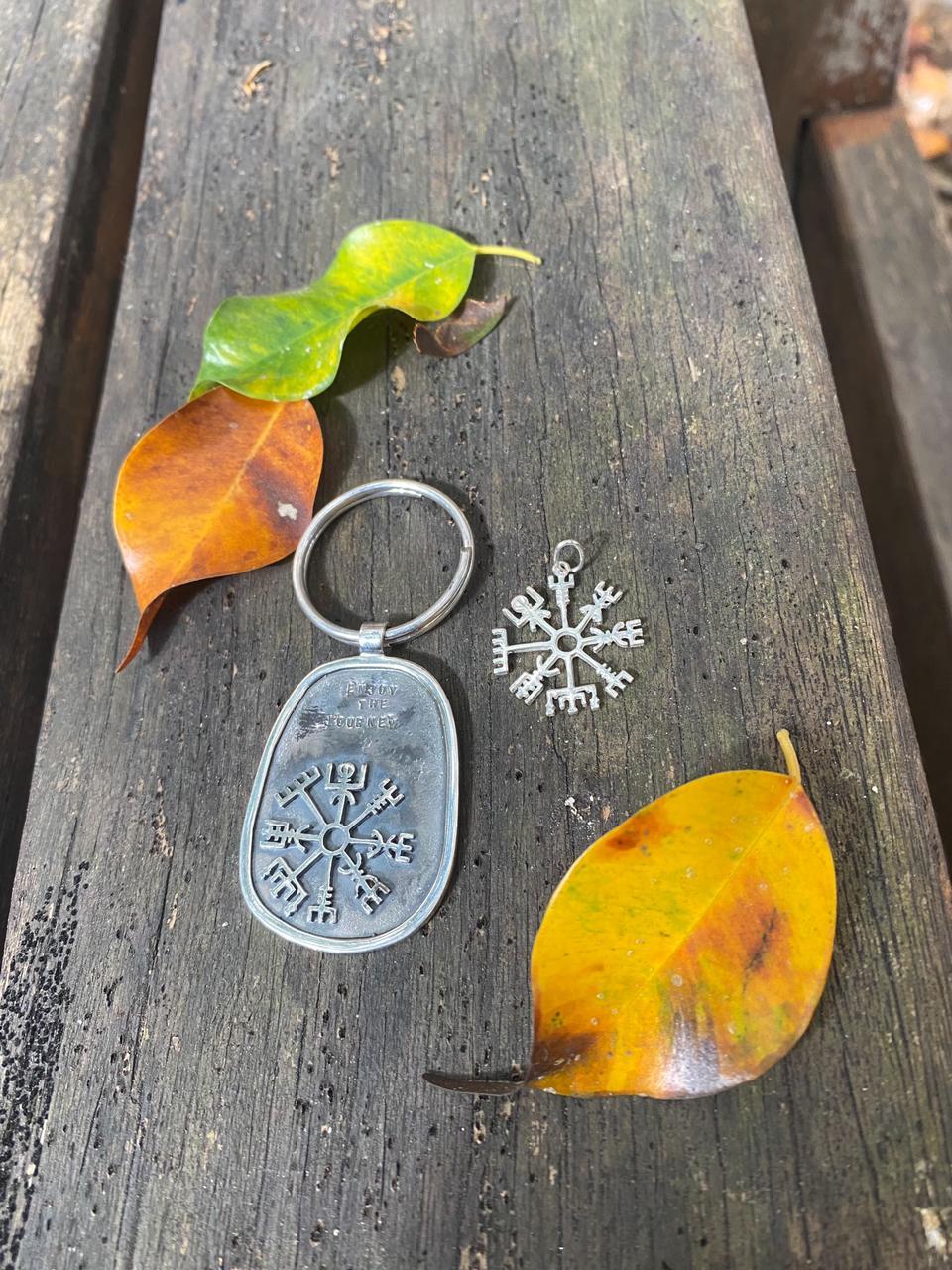 Pingente Bússola Viking Vegvisir Prata usekahla.com
