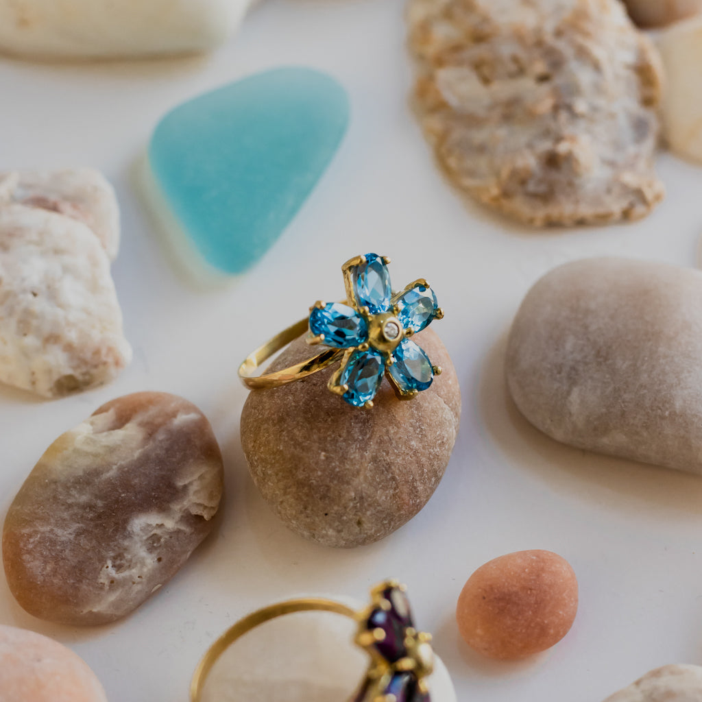 Anel Floral Topázio Azul, Brilhante e Ouro18k Kahla