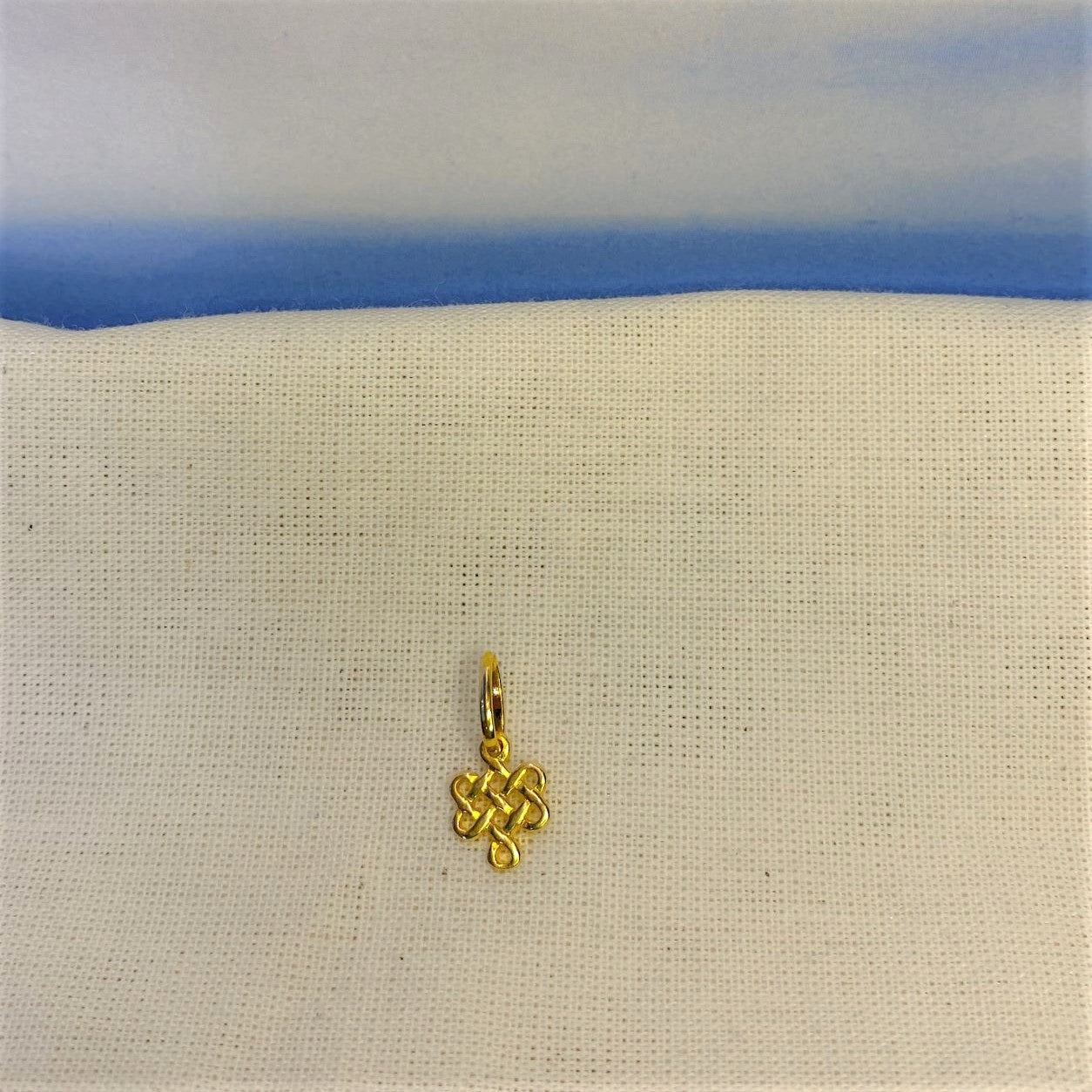 Pingente Nó Infinito Menor Prata com Banho de Ouro 18k usekahla.com