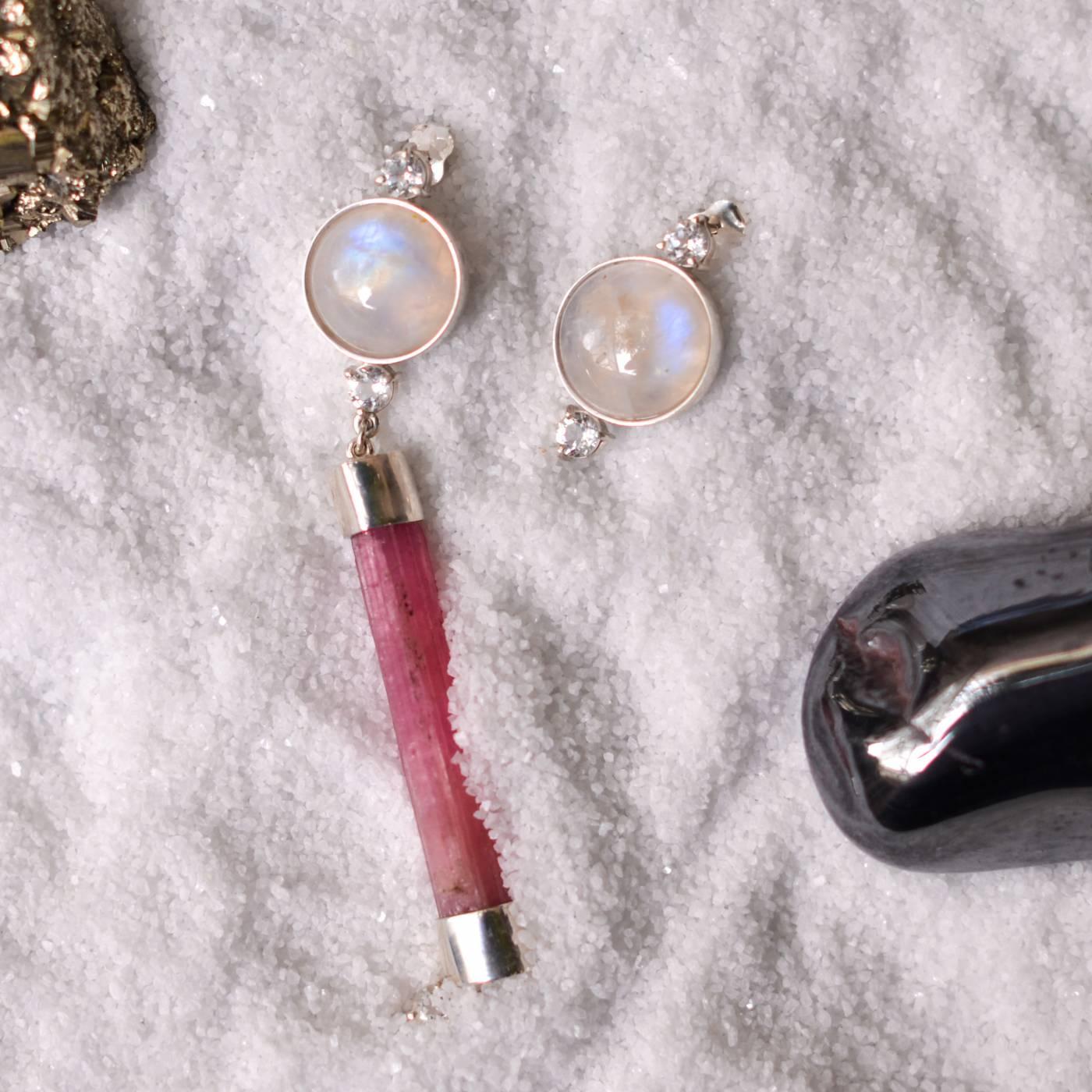 Brinco Amor Cósmico | Turmalina Rosa, Pedra da Lua, Topázio e Prata 925 usekahla.com