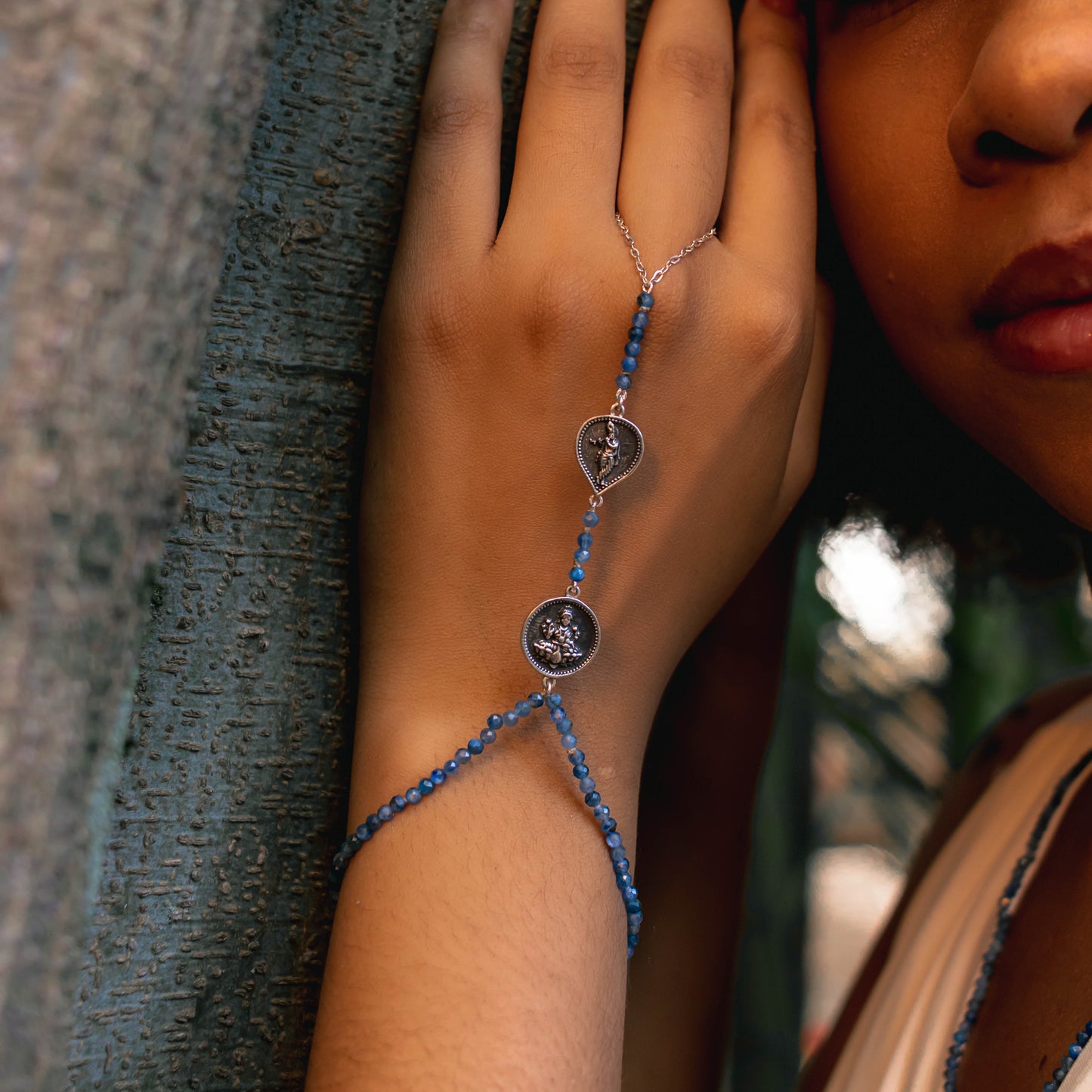 Pulseira de Mão Lakshmi e Krishna Cianita e Prata usekahla.com