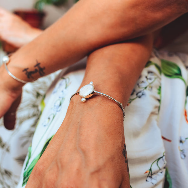 Pulseira Maria Júlia | Pérola Barroca e Prata usekahla.com