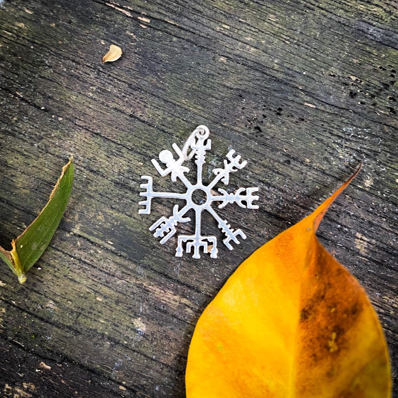 Pingente Bússola Viking Vegvisir Prata usekahla.com