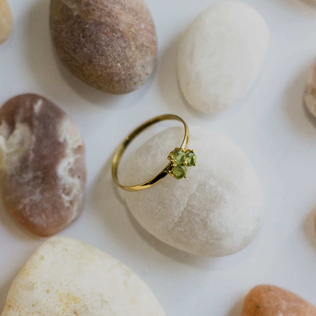 Anel Trevo Peridoto e Ouro18k Kahla