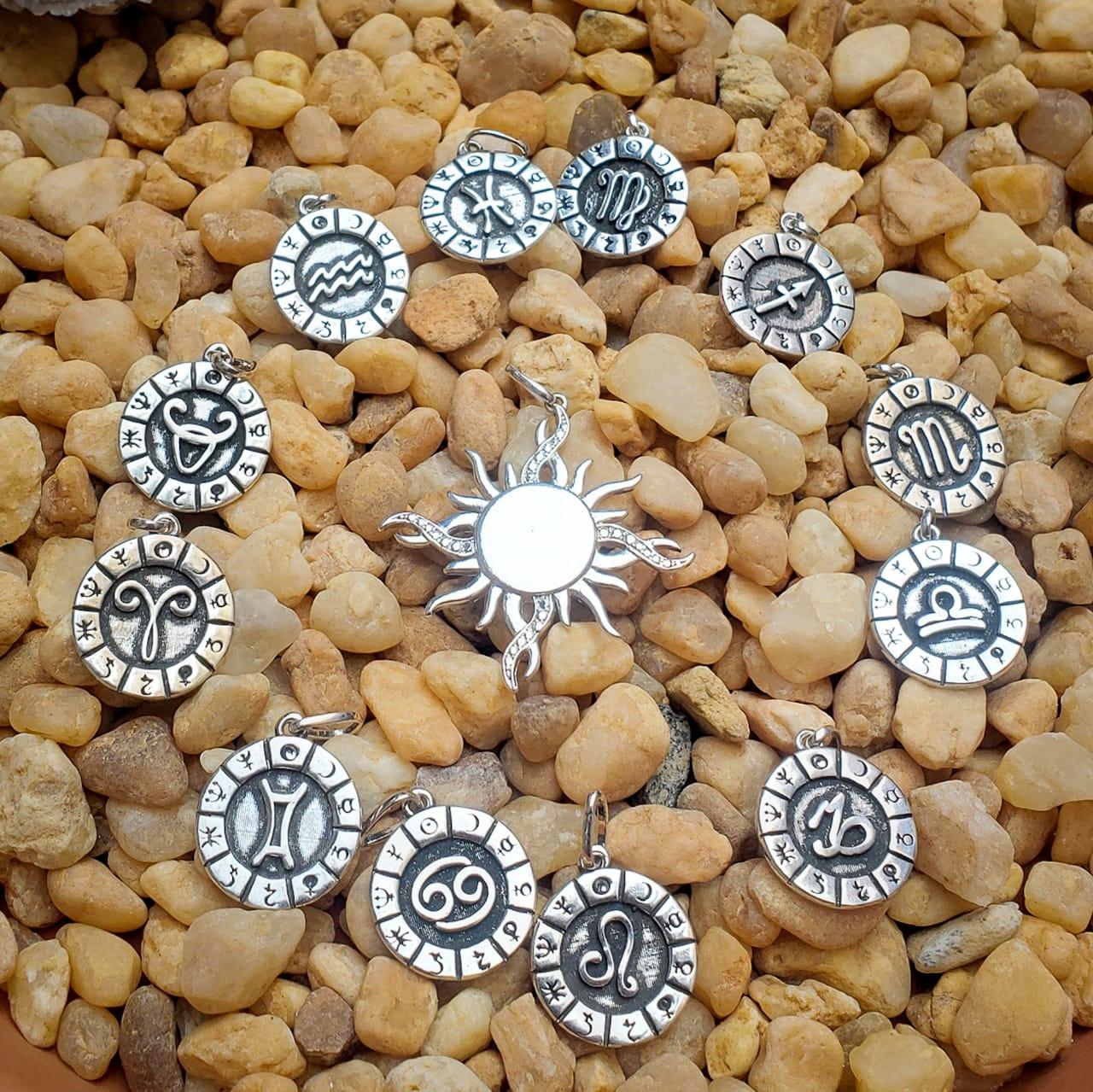 Pingente Medalha Signos e Planetas - Leão | Prata 925 usekahla.com