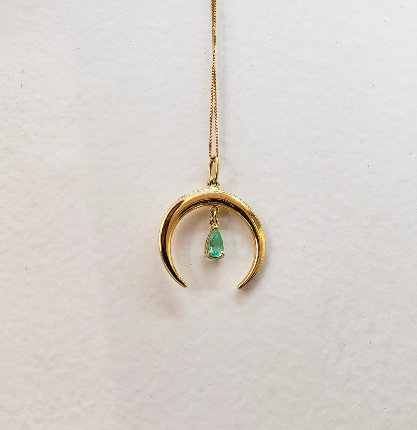 Pingente Lua Crescente com Turmalina Paraíba | Ouro 18k usekahla.com