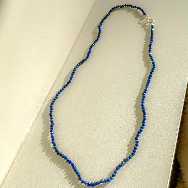 Colar Contas Lápis Lazuli e Prata Kahla