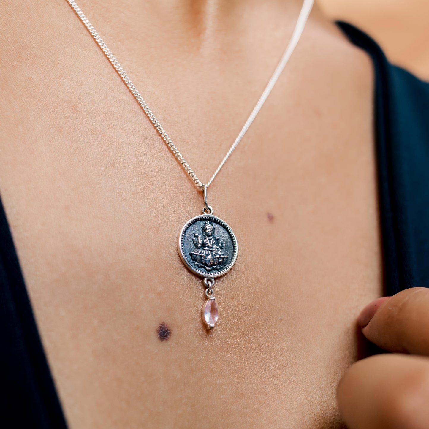 Pingente Lakshimi | Quartzo Rosa e Prata 925 usekahla.com