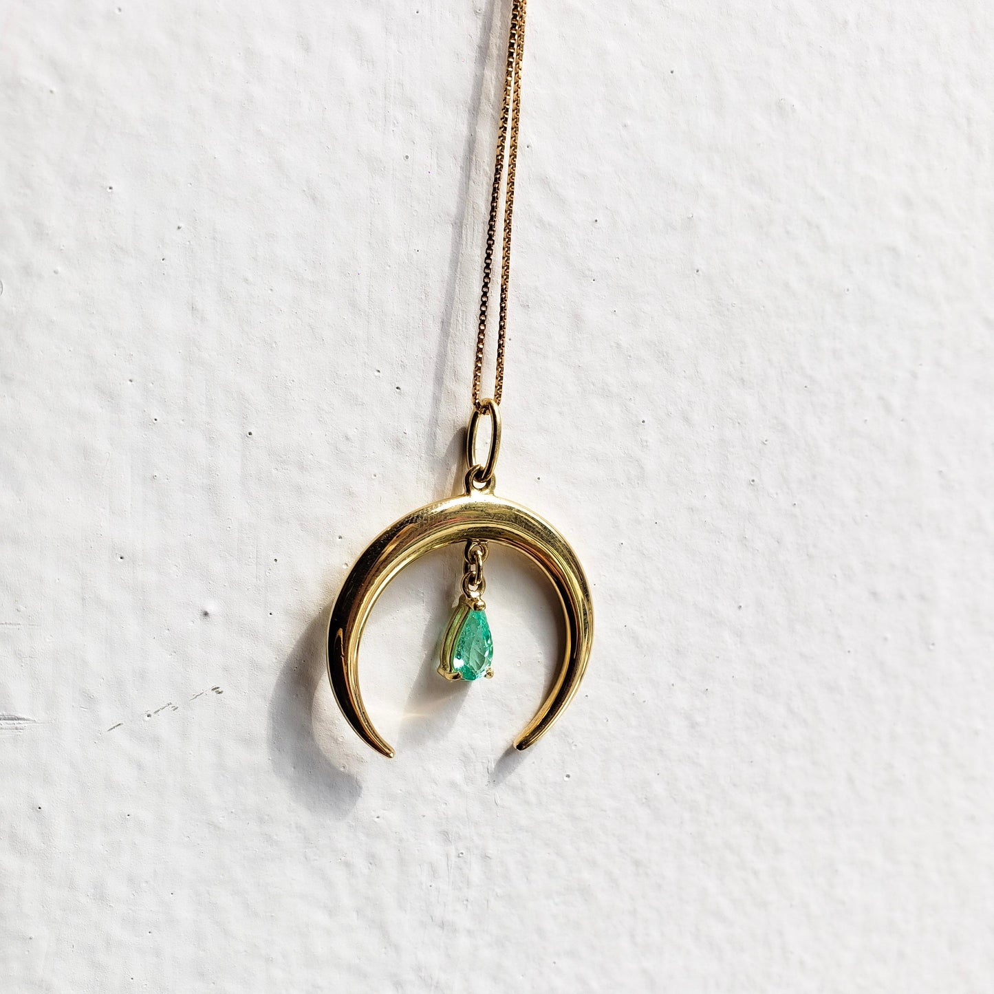 Pingente Lua Crescente com Turmalina Paraíba | Ouro 18k usekahla.com