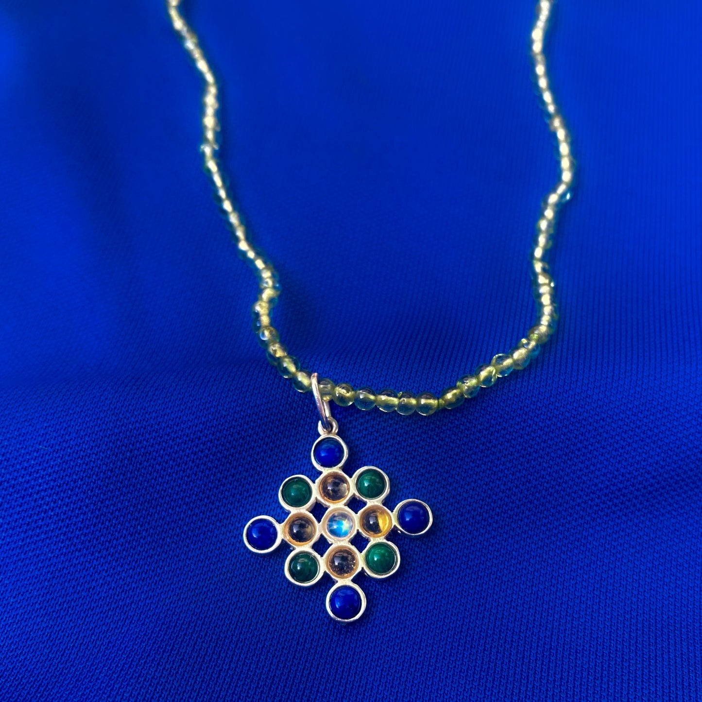 Pingente Bandeira Brasil Pedra da Lua, Citrino, Malaquita, Lapis Lazúli e Prata Kahla