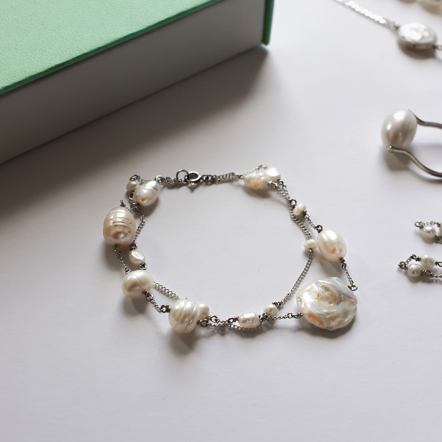 Pulseira Maria das Graças | Pérolas Barrocas e Prata usekahla.com