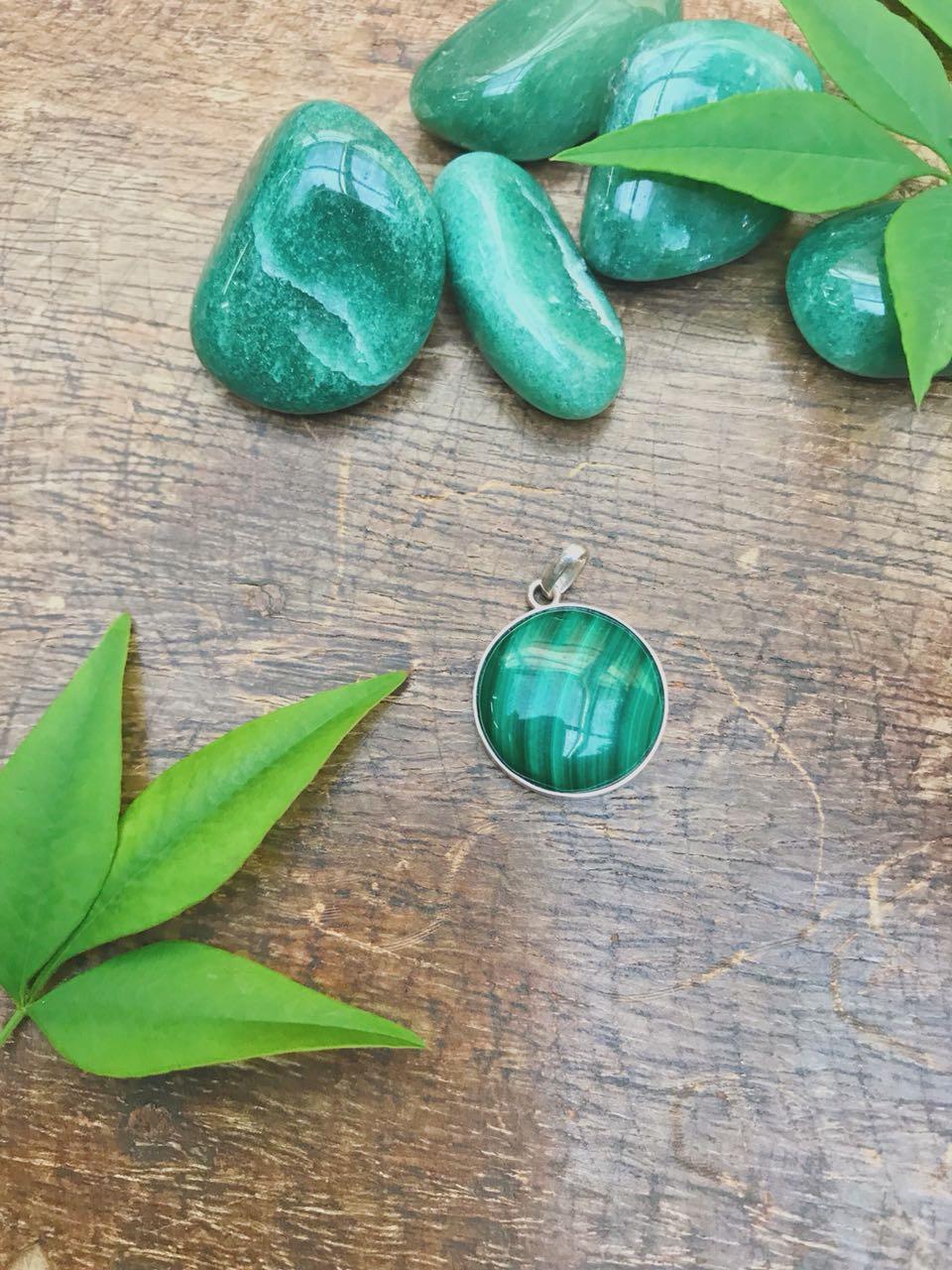 Pingente Floresta Cabochon | Malaquita e Prata 925 usekahla.com