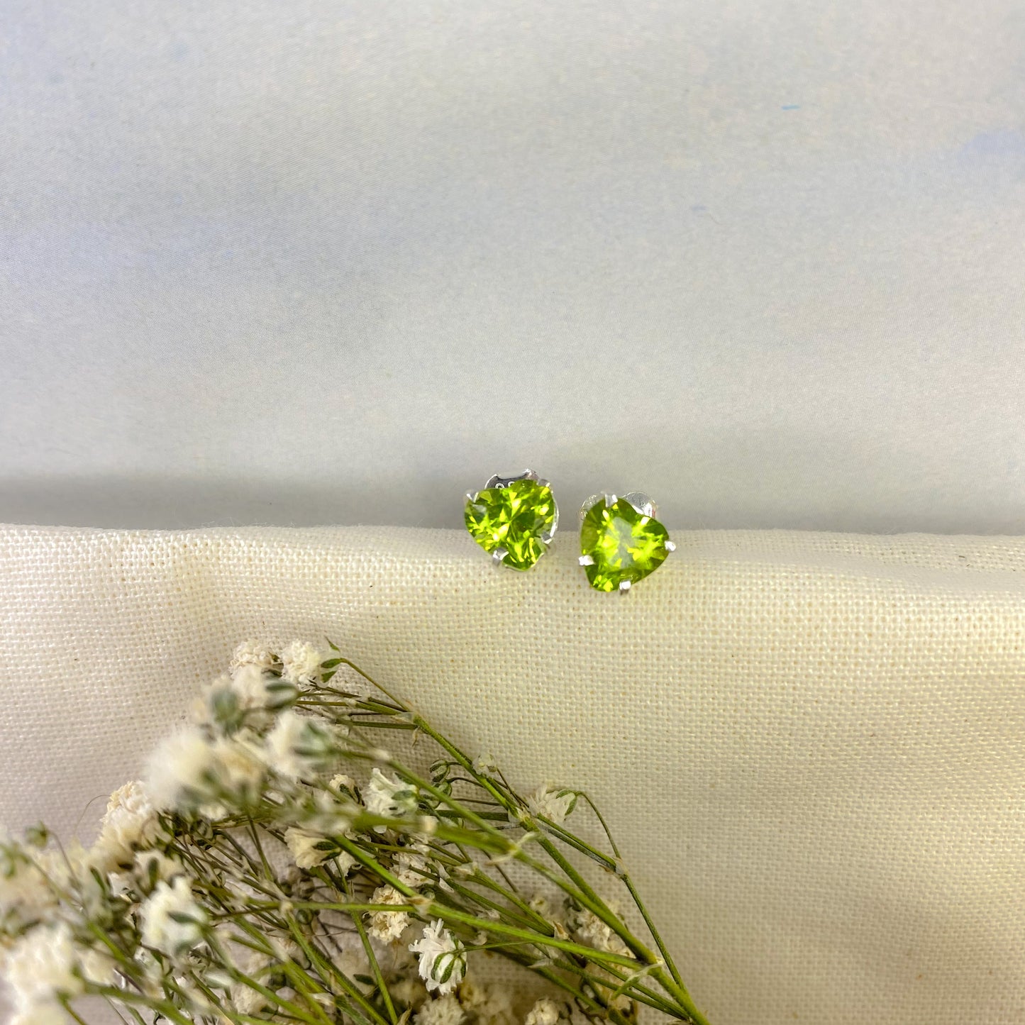 Brinco Ilumiara Peridoto e Prata usekahla.com