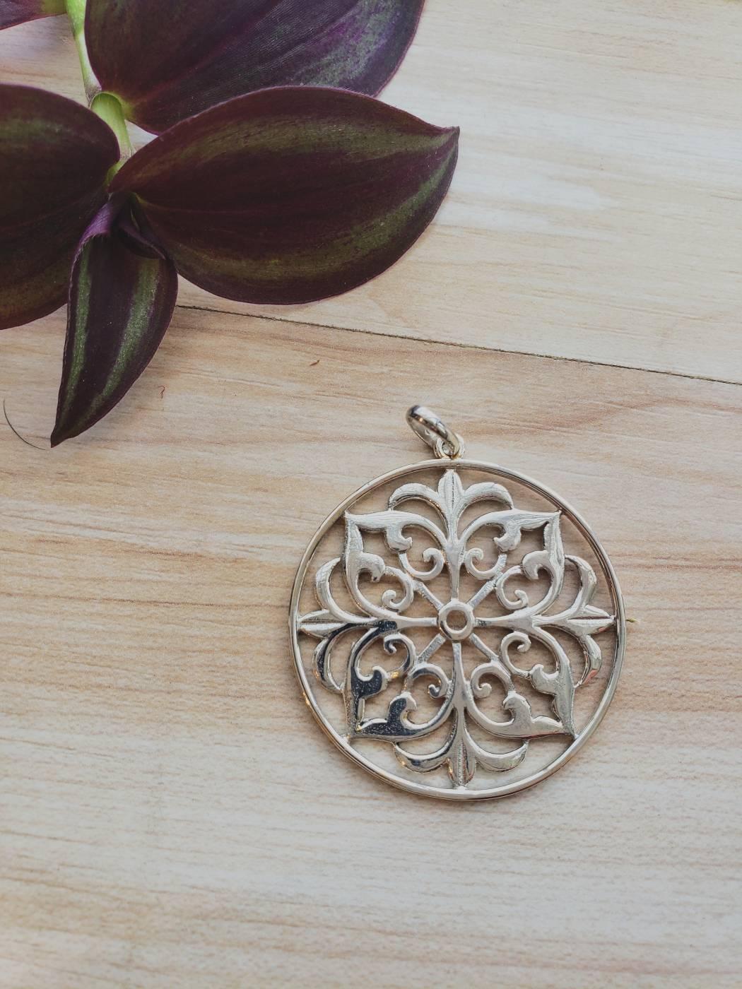 Pingente Mandala Vitoriana | Prata 925 usekahla.com