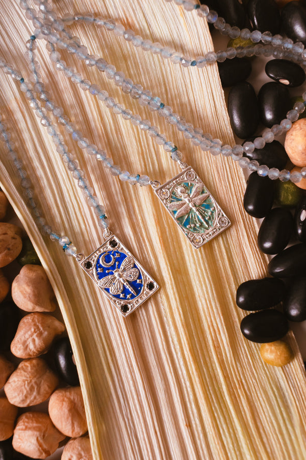 Escapulário Lalibella Prata, Esmalte, Fio de Labradorita, Espinélio, Topázio incolor Kahla