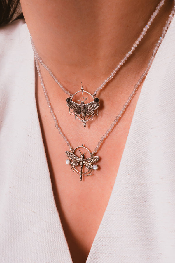 Colar Mariposa Prata 925, fio de labradorita e Ônix Kahla