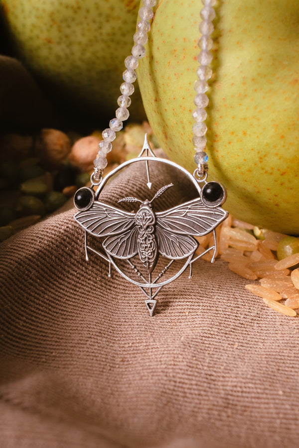 Colar Mariposa Prata 925, fio de labradorita e Ônix Kahla
