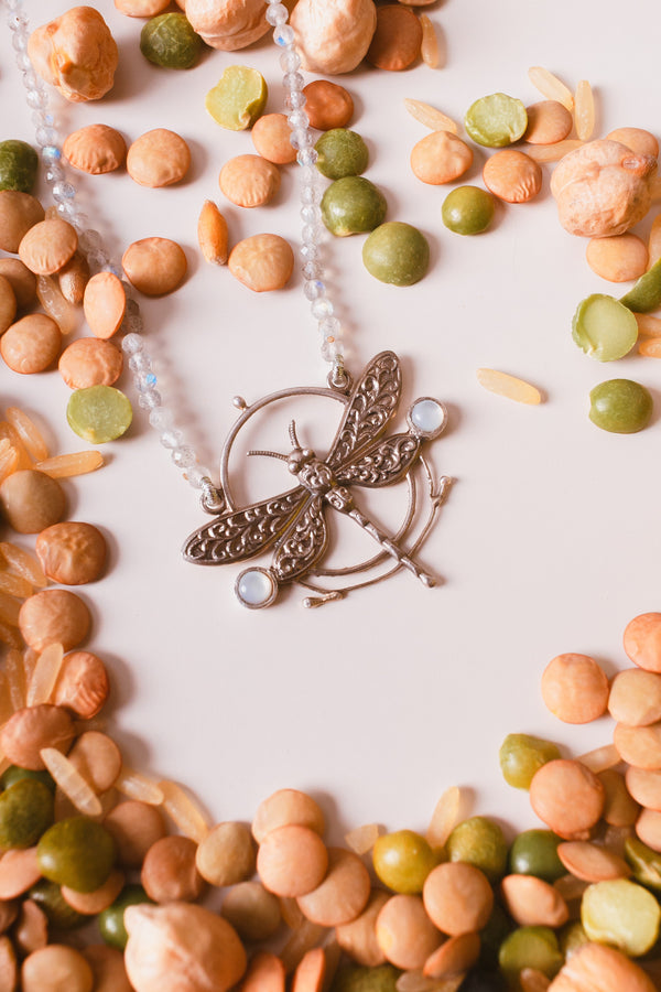 Colar Libélula Prata 925, fio de labradorita, madrepérola Kahla