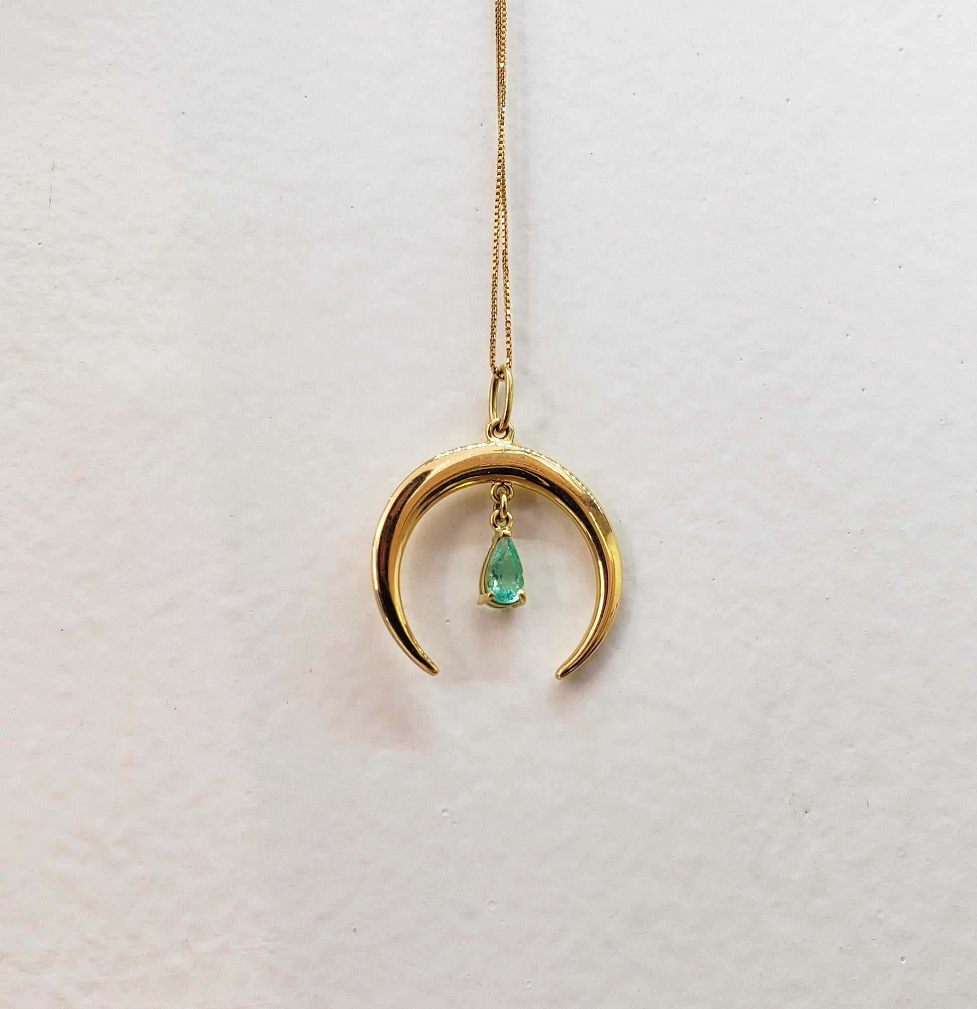 Pingente Lua Crescente com Turmalina Paraíba | Ouro 18k usekahla.com