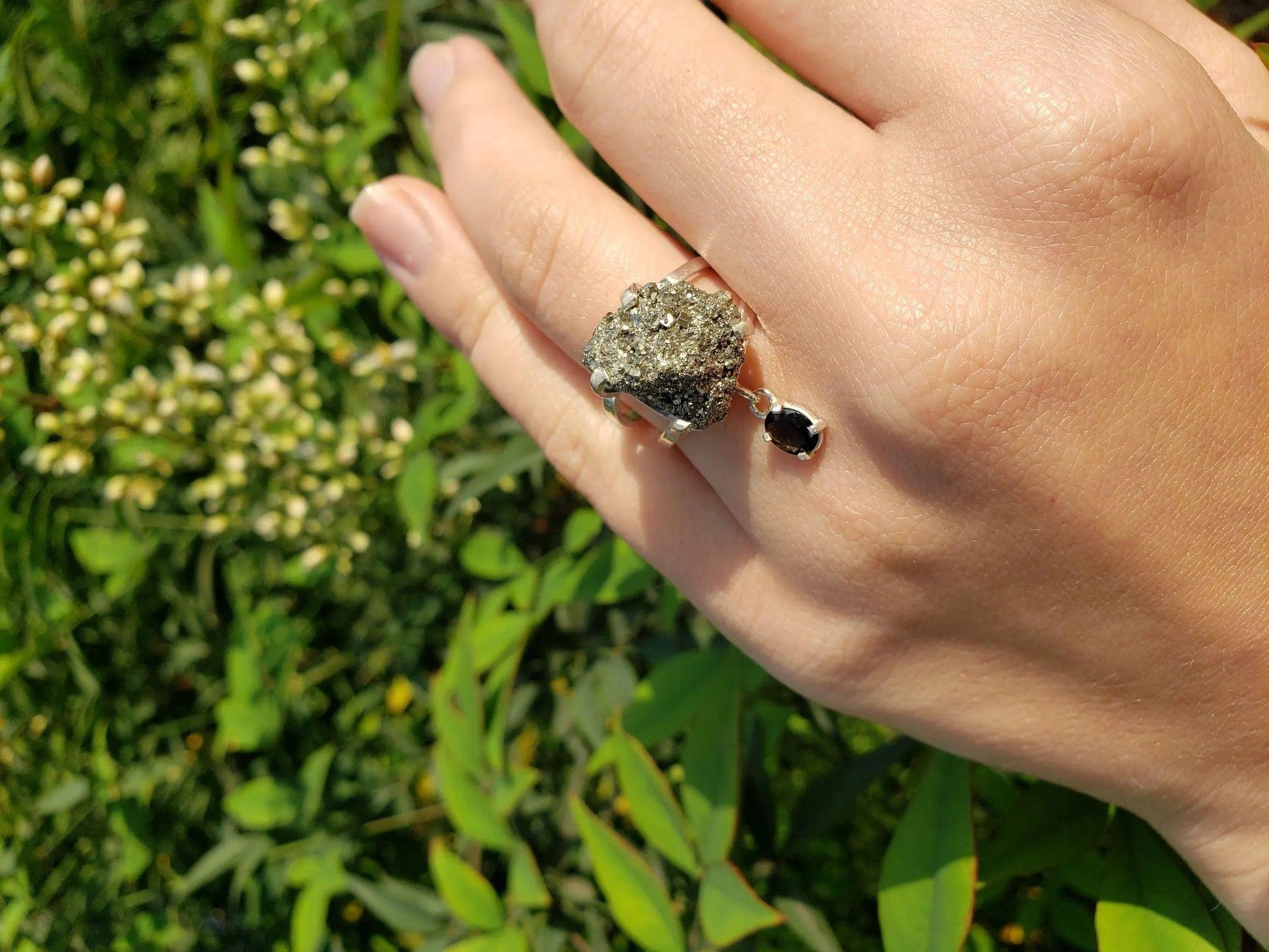 Anel Bhadra Pirita, Obsidiana e Prata usekahla.com