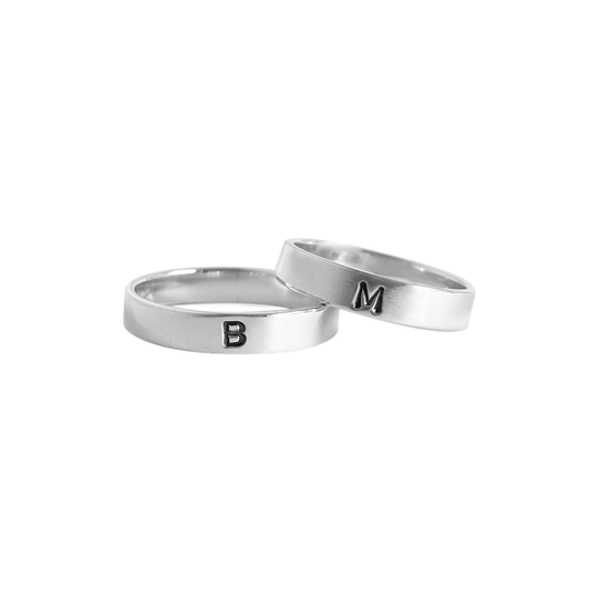 Par de Alianças Inicial Personalizada | Prata usekahla.com